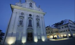 1325085344-91250313-St._Michaelskirche_Nacht_05