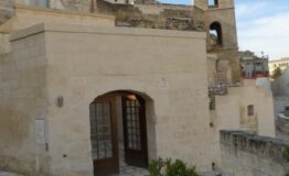 1326220790-663524898-Ingresso_Casa_cava
