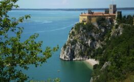 1326760267-2936508-Castello_duino_3072x2304