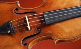 1331218380-1871484985-stradivari_violino-300x217