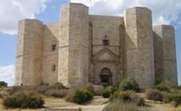 1332410277-1293939762-Castel_del_Monte