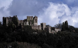 1333035091-1978876534-03-Castello-di-Moneta_Carra