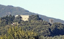 1334147994-519662280-640px-La_Rocca_di_Montemurlo_22