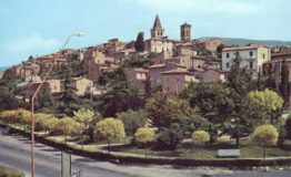 1335271713-1942950574-3581_spello_veduta_parziale_del_paese