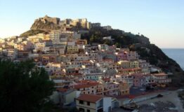 1355501428-1396463082-castelsardo_07
