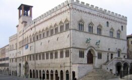 1519145230_totale-palazzo-dei-priori-Perugia-768x574