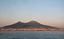 1519311782_Vesuvio_da_mare_2