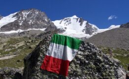 1520497977_Gran_Paradiso_e_bandiera_Italia_Daa