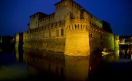 1520617830_rocca_sanvitale_notturno