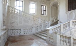 1537881691_scalone_ingresso