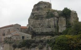 Castiglione_fortezza_greca2
